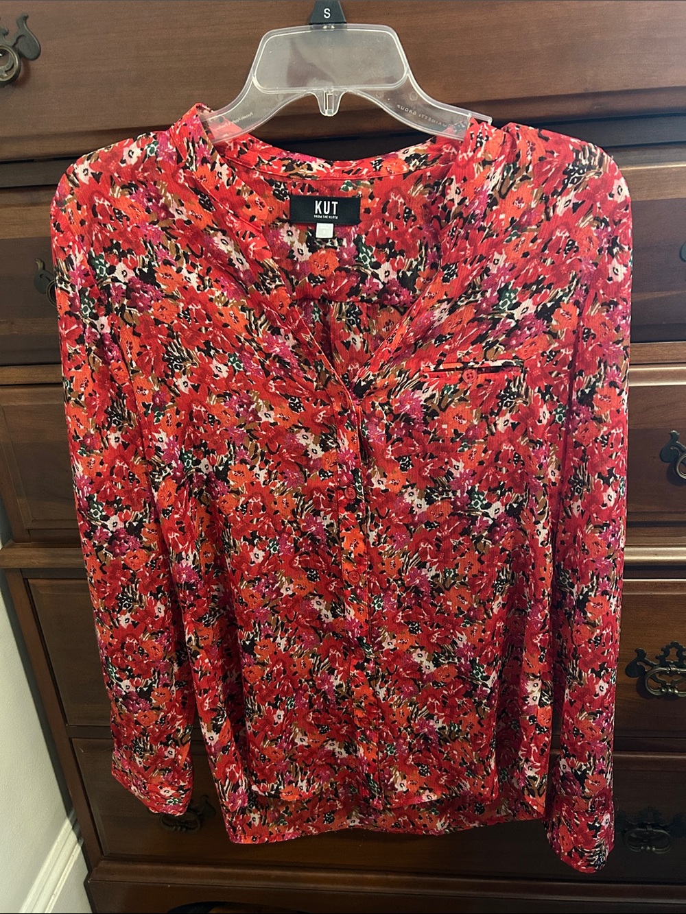 Kut from the Kloth Red Floral Long Sleeve V-Neck Top